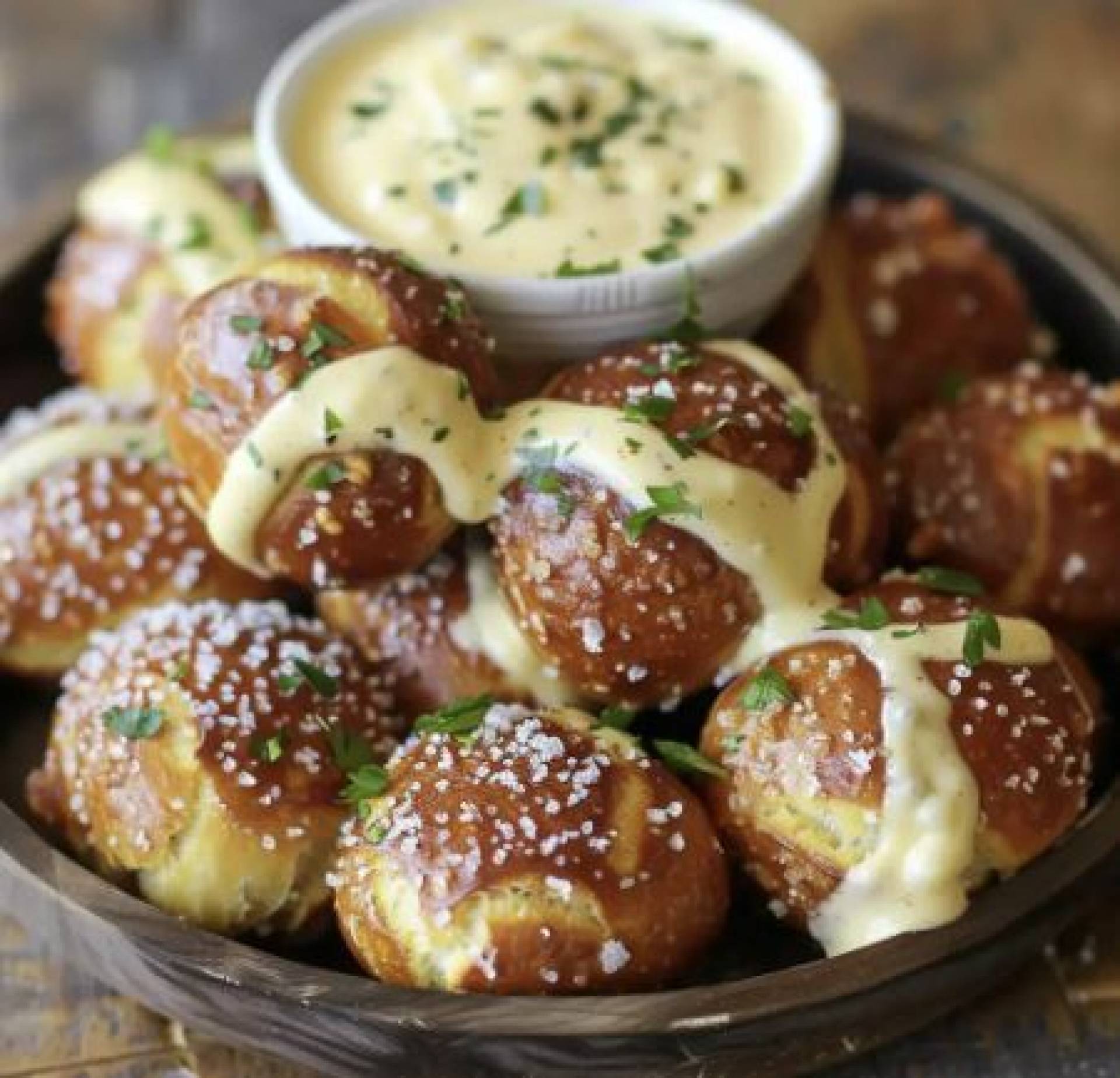 Loaded Pub Pretzel Bites